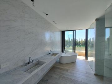 Casa en Venta - 7 AMB en Virazón, Nordelta