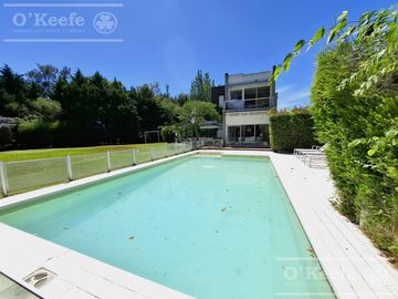 Casa en venta de 7 ambientes  en Abril C.C, Guillermo Hudson, Berazategui - Apto Credito