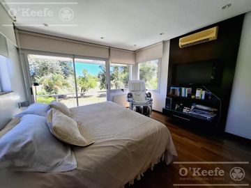Casa en venta de 7 ambientes  en Abril C.C, Guillermo Hudson, Berazategui - Apto Credito
