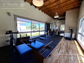 Casa en venta de 7 ambientes  en Abril C.C, Guillermo Hudson, Berazategui - Apto Credito