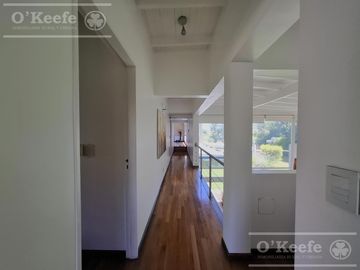 Casa en venta de 7 ambientes  en Abril C.C, Guillermo Hudson, Berazategui - Apto Credito