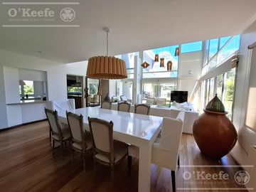 Casa en venta de 7 ambientes  en Abril C.C, Guillermo Hudson, Berazategui - Apto Credito