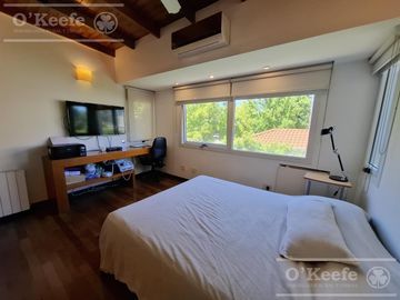 Casa en venta de 7 ambientes  en Abril C.C, Guillermo Hudson, Berazategui - Apto Credito