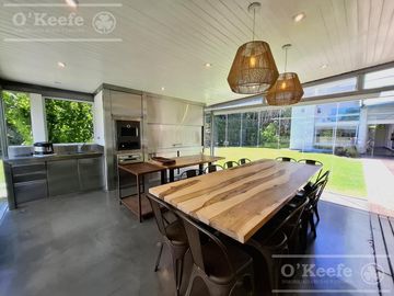 Casa en venta de 7 ambientes  en Abril C.C, Guillermo Hudson, Berazategui - Apto Credito