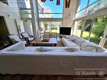 Casa en venta de 7 ambientes  en Abril C.C, Guillermo Hudson, Berazategui - Apto Credito