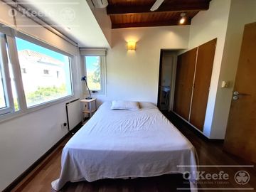 Casa en venta de 7 ambientes  en Abril C.C, Guillermo Hudson, Berazategui - Apto Credito