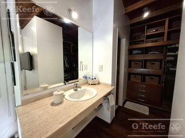 Casa en venta de 7 ambientes  en Abril C.C, Guillermo Hudson, Berazategui - Apto Credito