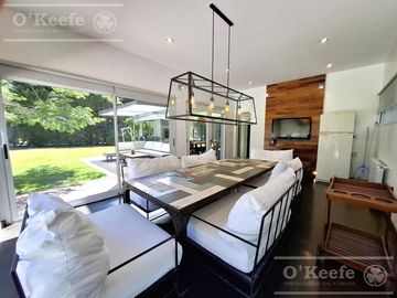 Casa en venta de 7 ambientes  en Abril C.C, Guillermo Hudson, Berazategui - Apto Credito