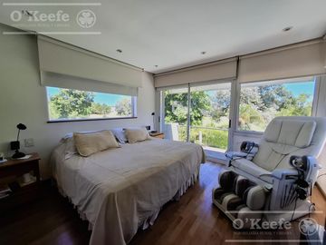 Casa en venta de 7 ambientes  en Abril C.C, Guillermo Hudson, Berazategui - Apto Credito