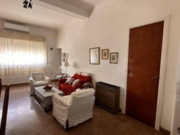 Casa en venta - 4 Dormitorios 3 Baños - 211Mts2 - Chascomús