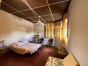 Casa en venta - 4 Dormitorios 3 Baños - 211Mts2 - Chascomús