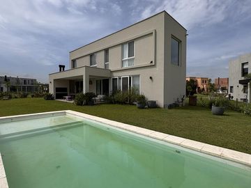 Casa en venta en Barrio La Calesa, Pilará, Pilar