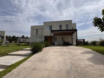 Casa en venta en Barrio La Calesa, Pilará, Pilar