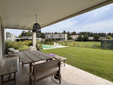 Casa en venta en Barrio La Calesa, Pilará, Pilar