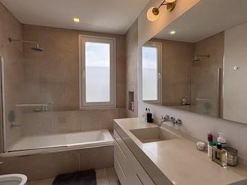 Casa en venta en Barrio La Calesa, Pilará, Pilar