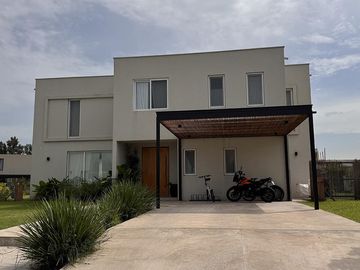 Casa en venta en Barrio La Calesa, Pilará, Pilar