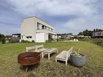 Casa en venta en Barrio La Calesa, Pilará, Pilar