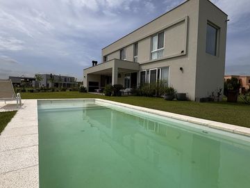Casa en venta en Barrio La Calesa, Pilará, Pilar