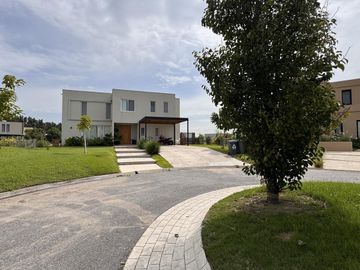 Casa en venta en Barrio La Calesa, Pilará, Pilar