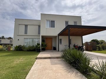 Casa en venta en Barrio La Calesa, Pilará, Pilar
