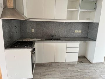 Departamento en  venta en La Lucila, 3dormitorios, 2cocheras, pileta