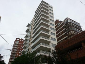 Departamento en  venta en La Lucila, 3dormitorios, 2cocheras, pileta