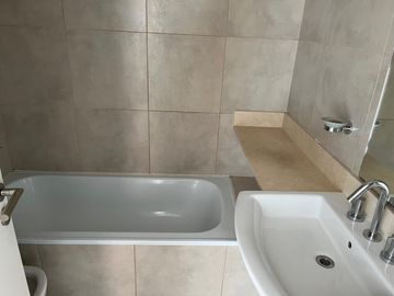 Departamento en  venta en La Lucila, 3dormitorios, 2cocheras, pileta