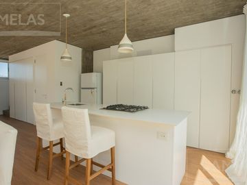 VENTA Casa 4 dormitorios con jardín y pileta en ABRA Funes