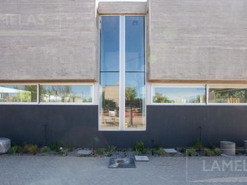 VENTA Casa 4 dormitorios con jardín y pileta en ABRA Funes