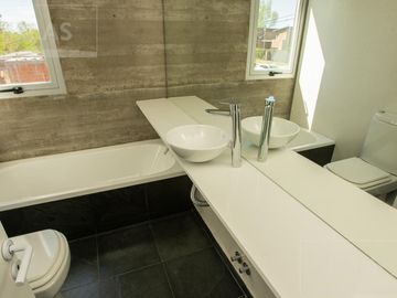 VENTA Casa 4 dormitorios con jardín y pileta en ABRA Funes