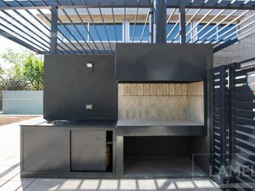 VENTA Casa 4 dormitorios con jardín y pileta en ABRA Funes