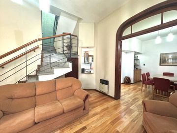 Venta - Casa de tres dormitorios, cochera y quincho con terraza en Centro Río, Rosario
