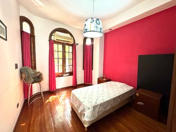 Venta - Casa de tres dormitorios, cochera y quincho con terraza en Centro Río, Rosario