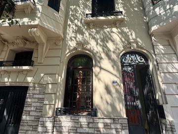 Venta - Casa de tres dormitorios, cochera y quincho con terraza en Centro Río, Rosario