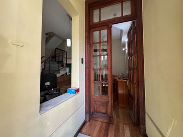 Venta - Casa de tres dormitorios, cochera y quincho con terraza en Centro Río, Rosario