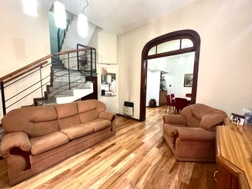 Venta - Casa de tres dormitorios, cochera y quincho con terraza en Centro Río, Rosario