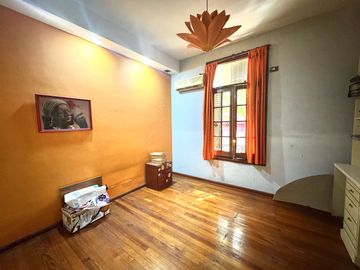 Venta - Casa de tres dormitorios, cochera y quincho con terraza en Centro Río, Rosario
