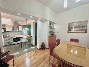 Venta - Casa de tres dormitorios, cochera y quincho con terraza en Centro Río, Rosario