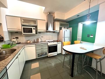 Venta - Casa de tres dormitorios, cochera y quincho con terraza en Centro Río, Rosario