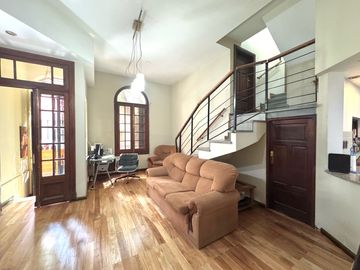 Venta - Casa de tres dormitorios, cochera y quincho con terraza en Centro Río, Rosario