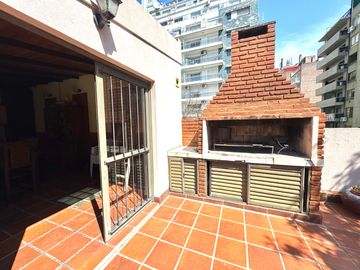 Venta - Casa de tres dormitorios, cochera y quincho con terraza en Centro Río, Rosario