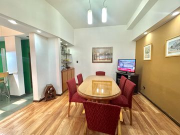 Venta - Casa de tres dormitorios, cochera y quincho con terraza en Centro Río, Rosario