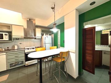 Venta - Casa de tres dormitorios, cochera y quincho con terraza en Centro Río, Rosario