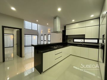 Casa en Venta, Fraccionamiento Imperial de las Animas Xalapa