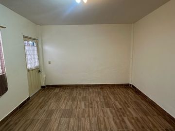 CASA AMPLIA CERCANA AL AEROPUERTO