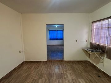 CASA AMPLIA CERCANA AL AEROPUERTO