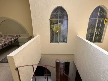 CASA AMPLIA CERCANA AL AEROPUERTO