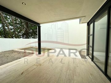 Casa en venta en el Carmen Country Club, 3-Rec. con alberca