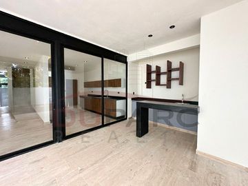 Casa en venta en el Carmen Country Club, 3-Rec. con alberca
