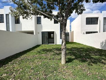 Casa en Caucel, Mérida- Privada con Parque Central y Amenidades